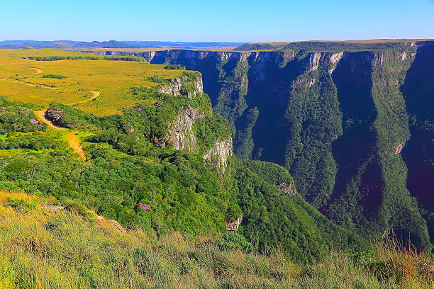 Canyon Fortaleza, Rio Grande do Sul, Santa Catarina, Southern Brazil Please, you can see in the link below Landscapes of southern Brazil, border with Uruguay and Argentina: beautiful pampa gaucho, fields, sunsets, sunrises, canyons, estancias (ranch, farms) and much more!! canyon itaimbezinho rio grande do sul santa catarina southern brazil stock pictures, royalty-free photos & images