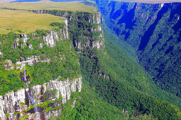 Canyon Fortaleza, Rio Grande do Sul, Santa Catarina, Southern Brazil Please, you can see in the link below Landscapes of southern Brazil, border with Uruguay and Argentina: beautiful pampa gaucho, fields, sunsets, sunrises, canyons, estancias (ranch, farms) and much more!! canyon itaimbezinho rio grande do sul santa catarina southern brazil stock pictures, royalty-free photos & images