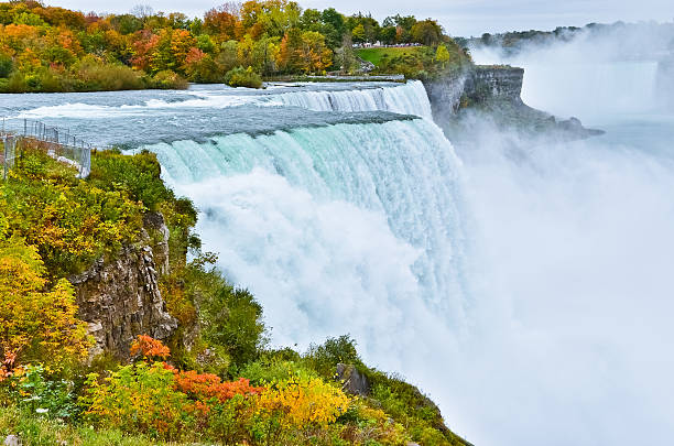 istock Niagara Falls in autumn 538813117