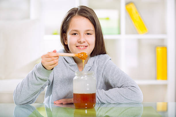 소녀만, 꿀 - breakfast stick honey meal 뉴스 사진 이미지
