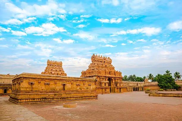 view of the entrance tower at Hindu Brihadishvara Temple, India, Tamil Nadu, Thanjavour,  (Trichy), panorama
