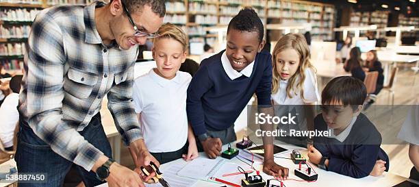 Foto de Eletronic Experimente A Observação Física Estudo Conceito e mais fotos de stock de Educação