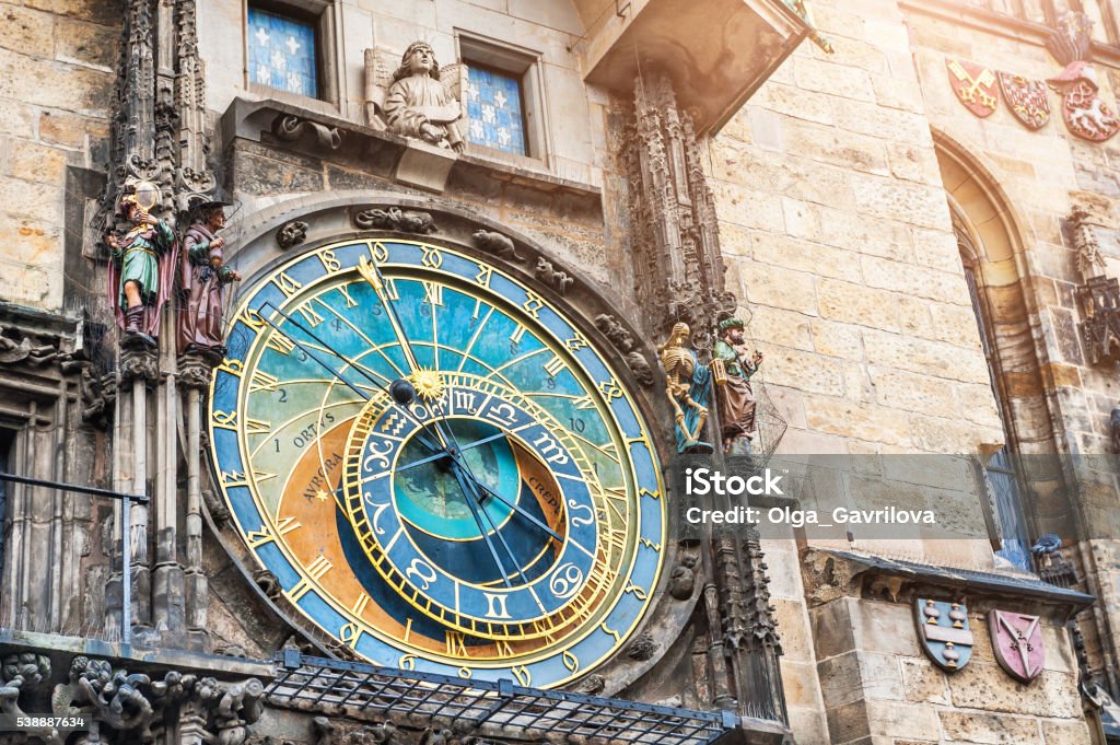 Histórico relógio astronômico medieval em Praga - Foto de stock de Praga royalty-free