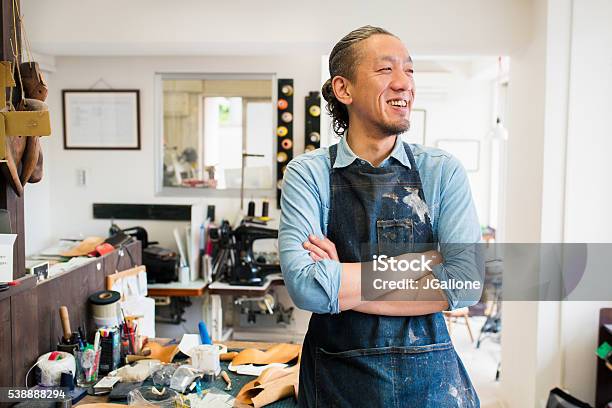 Portrait Of A Craftsman 照片檔及更多 藝術行業 照片 - 藝術行業, 小生意, 生意主人