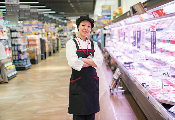 雌ブッチャー、スーパーマーケット - supermarket sales clerk grocer apron ストックフォトと画像