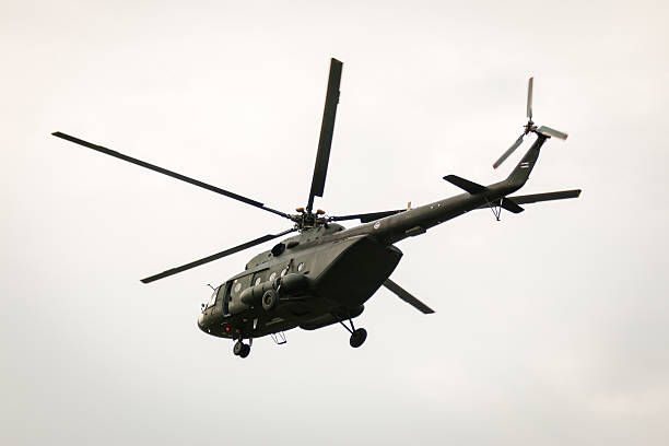 army mi - 171 hélicoptère volant de bases - aero photos et images de collection