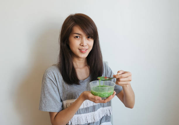 girl with Lod Chong - thai dessert