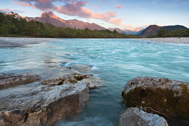 noite luz lechriver, tirol, áustria - forchach imagens e fotografias de stock