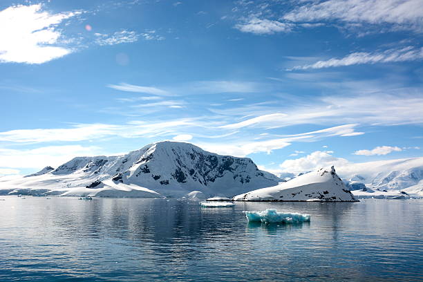 istock Snow-capped mountain with beautiful blue sky 538946997