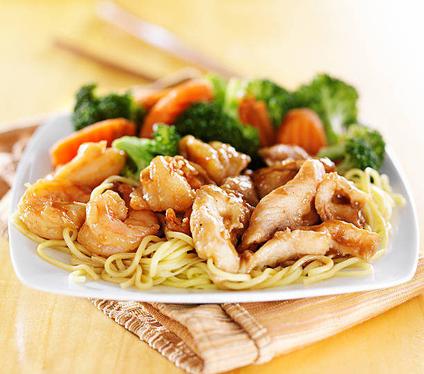 japonês e camarão frango teriyaki - teriyaki broccoli carrot chicken imagens e fotografias de stock