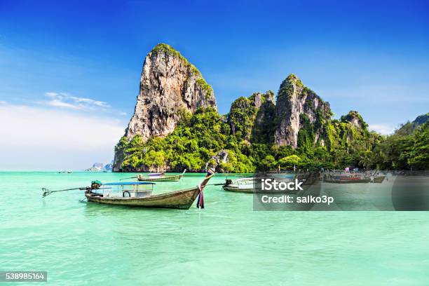 Longtale Boote Stockfoto und mehr Bilder von Strand - Strand, Thailand, Insel