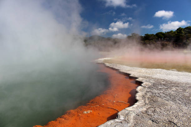 istock Wai-O-Tapu-Champagnerpool 538991270