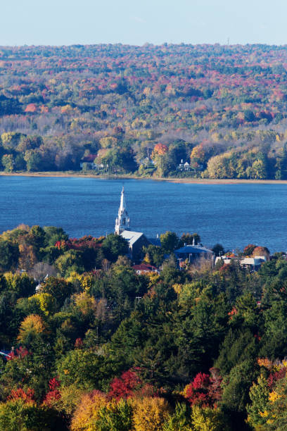 canadiense otoño en oka parque nacional - oka river fotografías e imágenes de stock