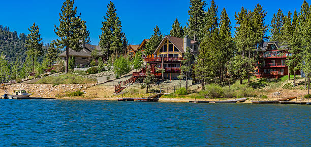 istock Big Bear Lake vacation residential waterfront homes, CA(P) 538994732