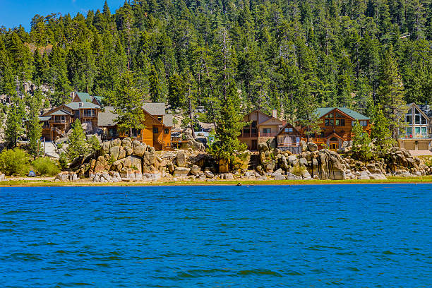 istock Big Bear Lake vacation residential waterfront homes, CA(P) 538994754