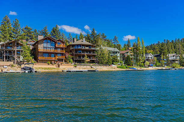 istock Big Bear Lake vacation residential waterfront homes, CA(P) 538994786