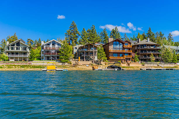 istock Big Bear Lake vacation residential waterfront homes, CA(P) 538994816