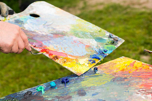 istock Palette Knife Cleans Paint Residues 538994922
