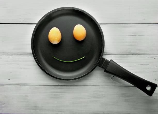 istock Smiling face from eggs on frying pan. 538998260