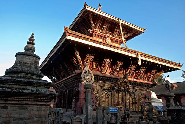 templo de changu narayan en nepal - changu narayan temple fotografías e imágenes de stock