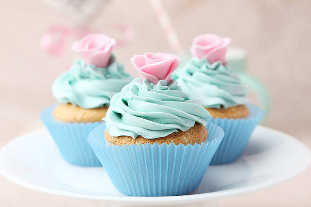 istock Tasty cupcake on pink background 538999543