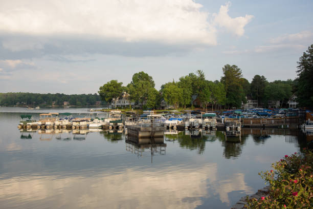 istock Lakefront harbor in Atlanta Georgia Suburbs 539005662