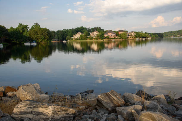 istock Luxury Lakefront houses in Atlanta suburbs 539005892