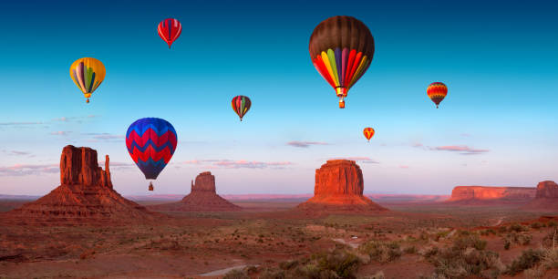 ihr traum sich im traum ort - monument valley usa panoramic stock-fotos und bilder