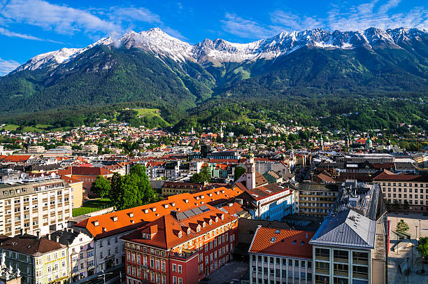 bonjour innsbruch - innsbruck austria tirol european alps photos et images de collection