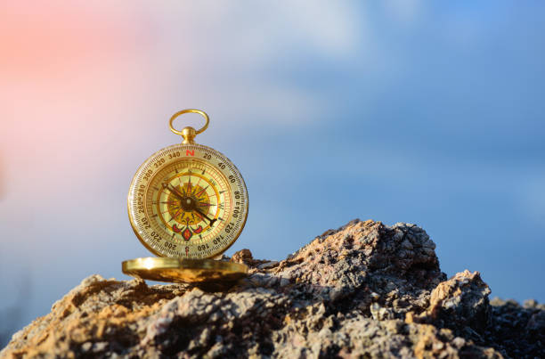 istock Analogical compass abandoned on the rocks with blurred sea background. 539009714