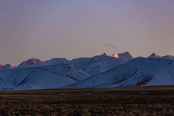 tibet landschaft, tibet, china. - sunrise tranquil scene blue plateau stock-fotos und bilder