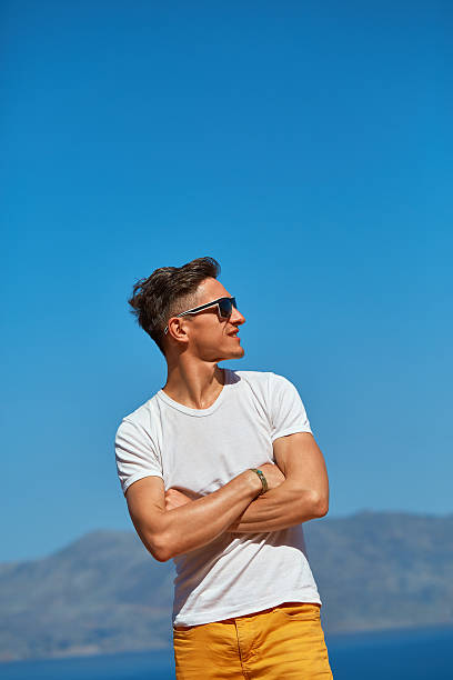 istock traveler on the cliff 539015092