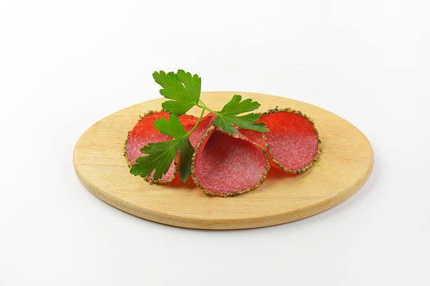 poivre salami enduit - cold cuts thin portion salami photos et images de collection