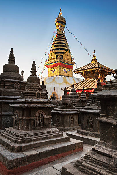 swayambhunath templo - swayambhunath fotografías e imágenes de stock