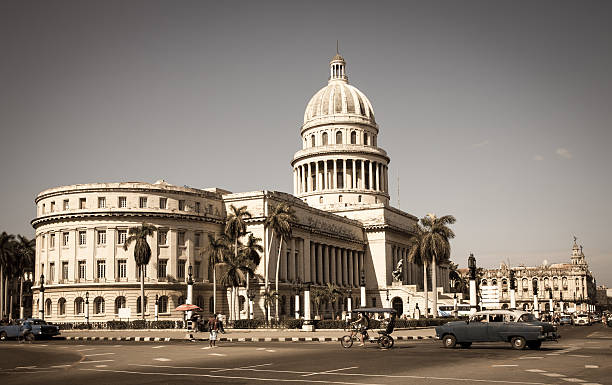 istock Capitol, Havana - vintage 539023530