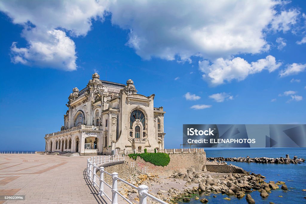 De verano hermoso paisaje con Casino de constanza, Rumania - Foto de stock de Rumanía libre de derechos