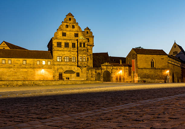 istock Illumiated historic building at night 539024734