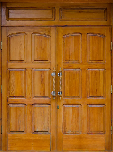 istock Wooden door 539085220