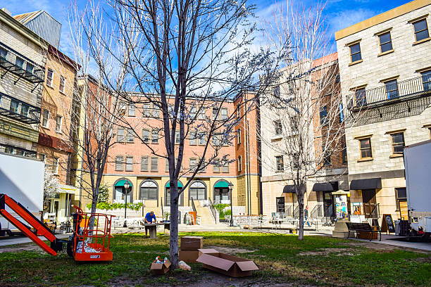 aussicht auf die warner brothers studios gebäude - warner bros stock-fotos und bilder