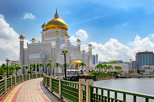 The Sultan Omar Ali Saifuddin Mosque in Bandar Seri Begawan - Brunei