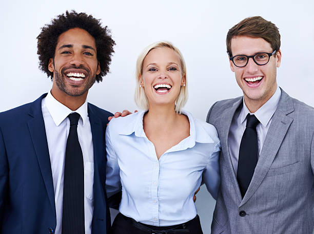 actitud positiva, tenemos las cargas. - three people group of people standing business person fotografías e imágenes de stock