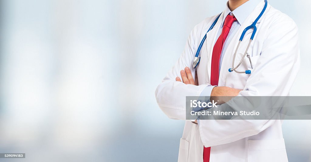 Médico delante de un fondo brillante - Foto de stock de Adulto libre de derechos