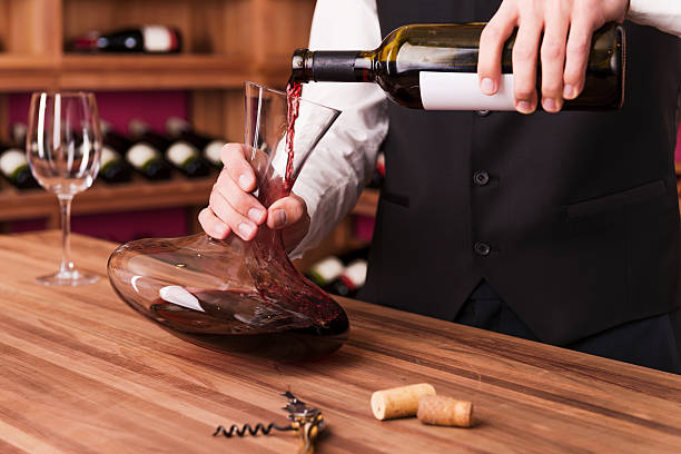 sommelier bei der arbeit. - wine decanter elegance pouring stock-fotos und bilder