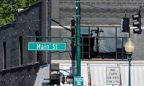 rue main signe de rochester, dans le michigan - street name sign photos et images de collection