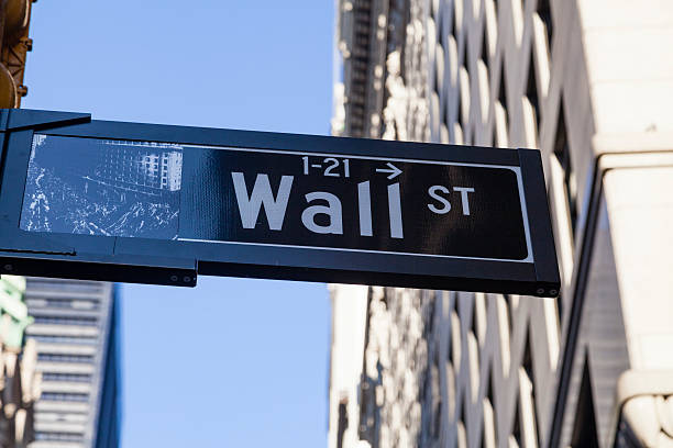 istock Wall Street Sign 539103376
