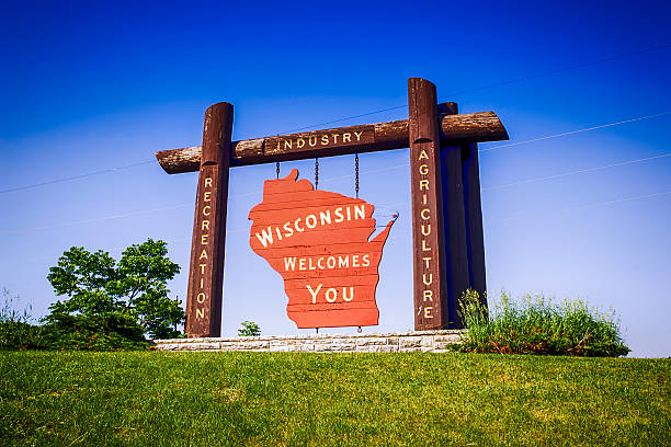 Wisconsin Welcome sign at Marinette WI Wisconsin Welcome sign at Marinette WI wisconsin stock pictures, royalty-free photos & images