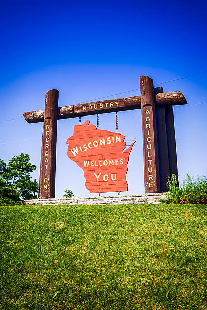 istock Wisconsin Welcome sign at Marinette WI 539108930