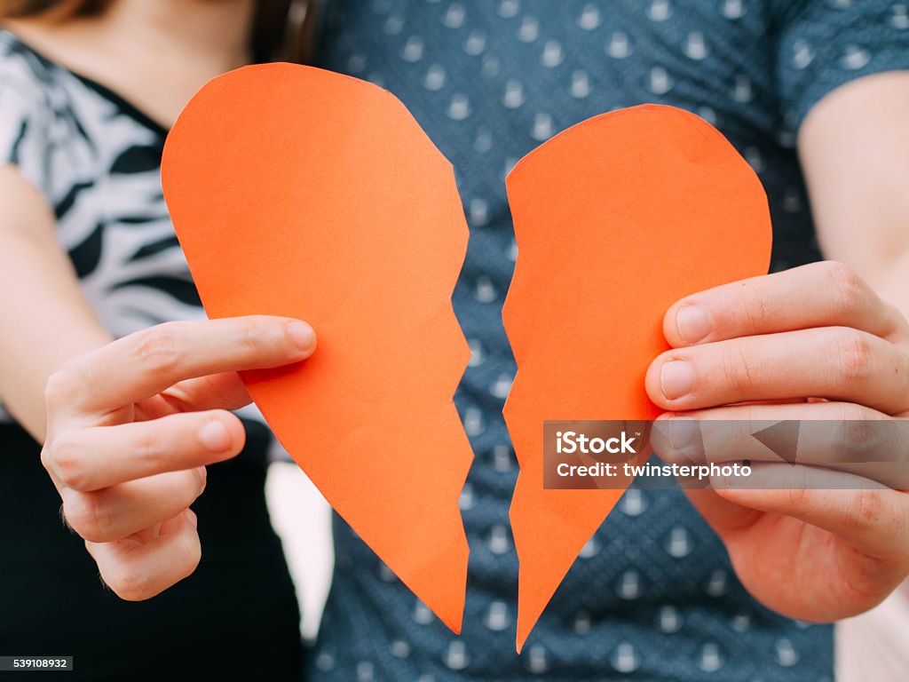 Couple Holding A Half Heart Shape Breaking Apart Stock Photo - Download  Image Now - Adult, Adults Only, Anger - iStock