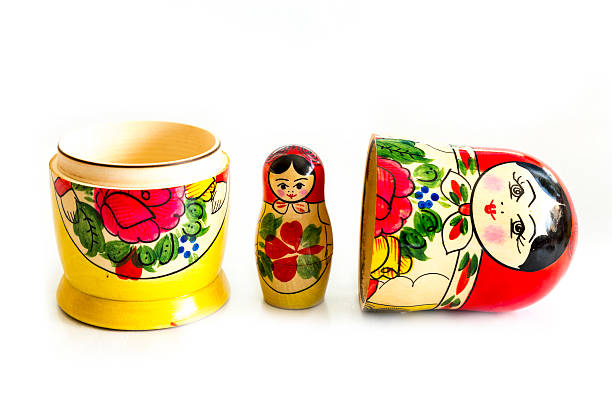 bonecas tradicionais russas matryoshka - russian nesting doll skill doll russia - fotografias e filmes do acervo