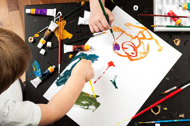 istock Hand of child painting 539113036